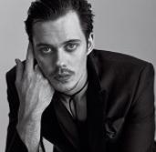 Bill Skarsgard nagyon rossz ember kocsiját próbálja ellopni a Locked előzetesében