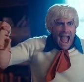 Jake Gyllenhaal Scooby-Doo-videóban ripacskodik és letépi valaki arcát