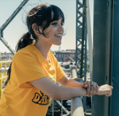 Jenna Ortega extrém-véres zenei klipben tör borsot Sabrina Carpenter orra alá