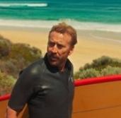 Nicolas Cage szörfözne, de inkább totál bekattan a The Surfer előzetesében