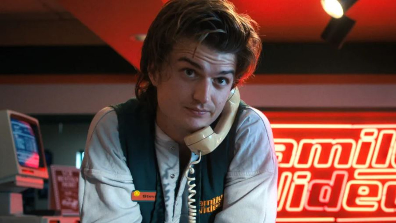Joe Keery mint Steve Harington 