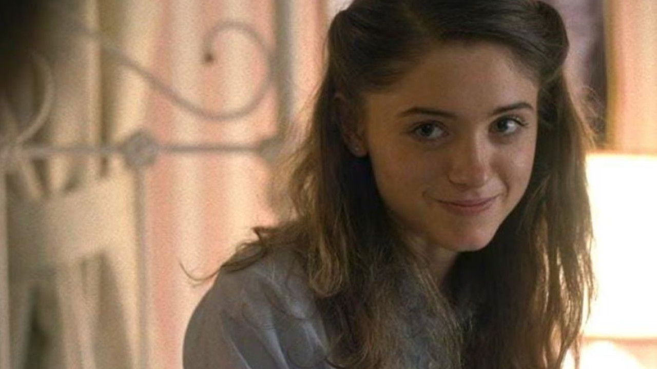 Natalia Dyer mint Nancy Wheeler 