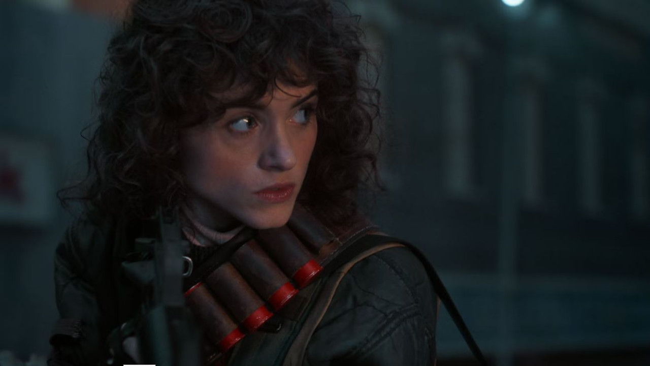 Natalia Dyer mint Nancy Wheeler 