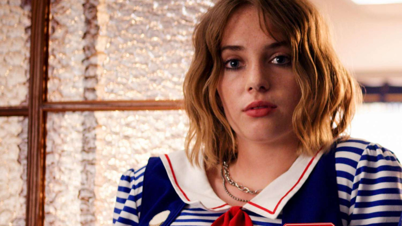 Maya Hawke mint Robin Buckley