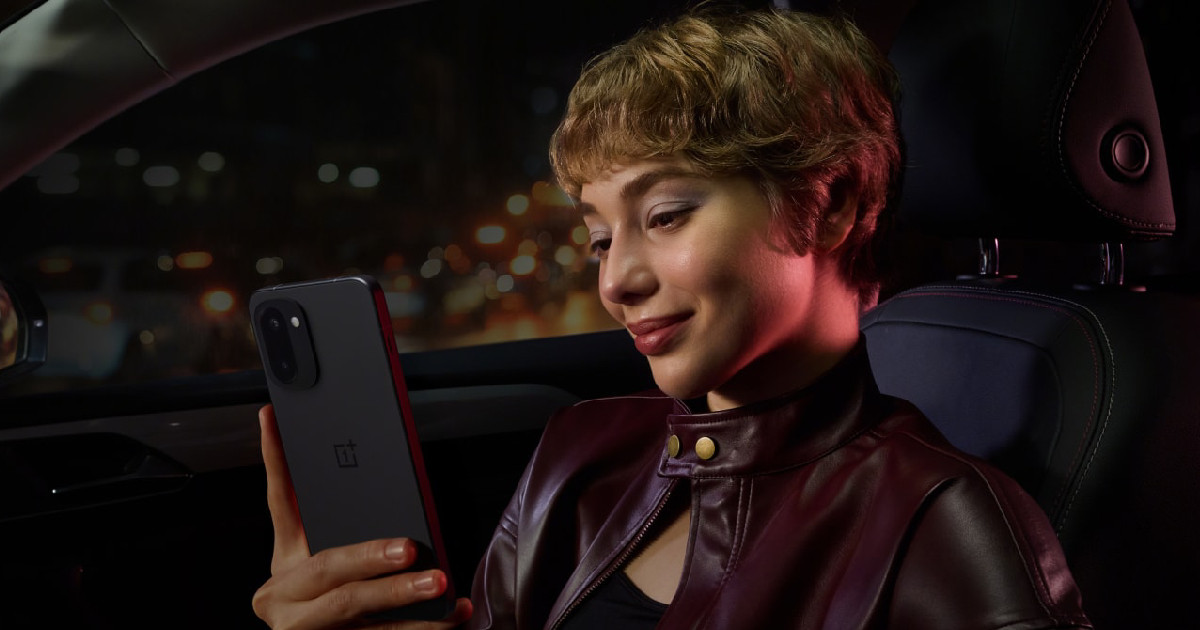 Magyarországra is jön a OnePlus új, bika aksis csúcstelefonja 