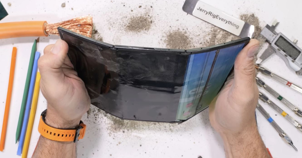 Ripityára tört a Samsung Galaxy Z Trifold a törésteszten – videó 