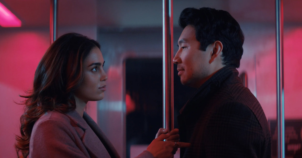 Simu Liu agyát feltörik a hackerek a The Copenhagen Test első előzetesében 