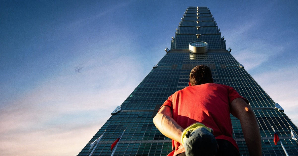 Alex Honnold élő adásban fogja megmászni a világ 11. legmagasabb épületét