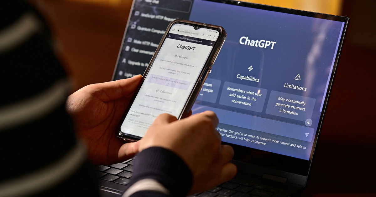 Szégyentelenül felhasználja a beszélgetéseket a ChatGPT, jönnek a reklámok 