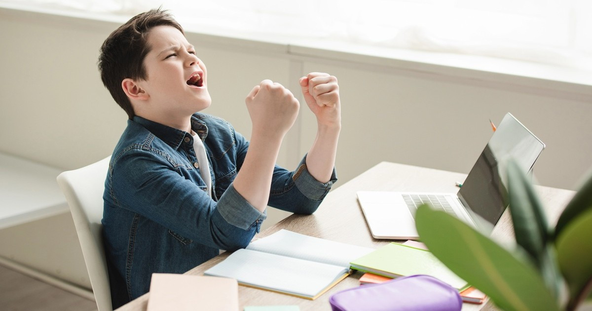 Nyomogatják a gyerekek a könyveket a suliban, mert azt hiszik, hogy tablet