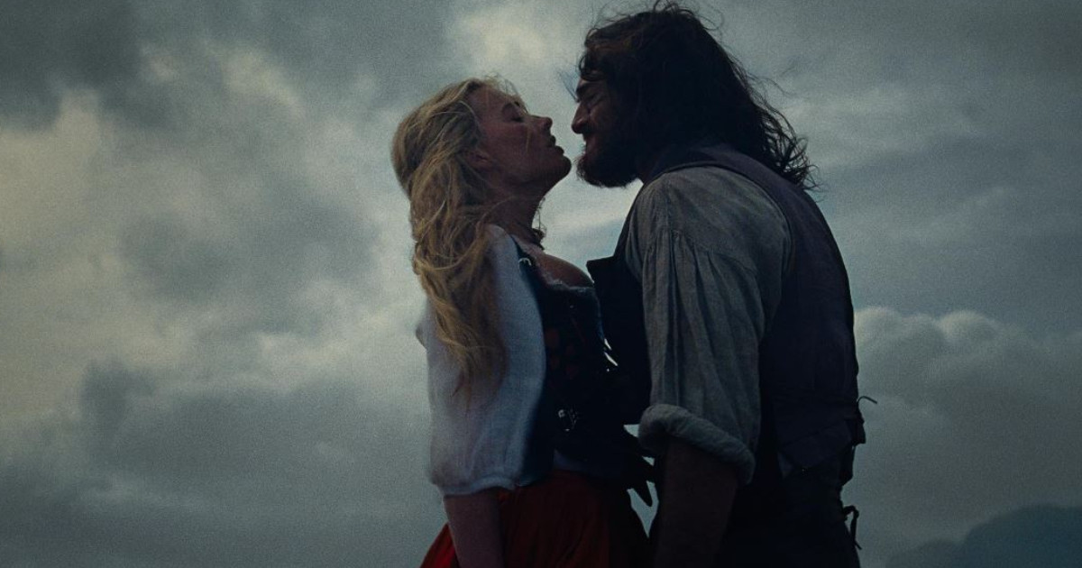 Vágni lehet a kémiát Margot Robbie és Jacob Elordi között az új Üvöltő szelekben 