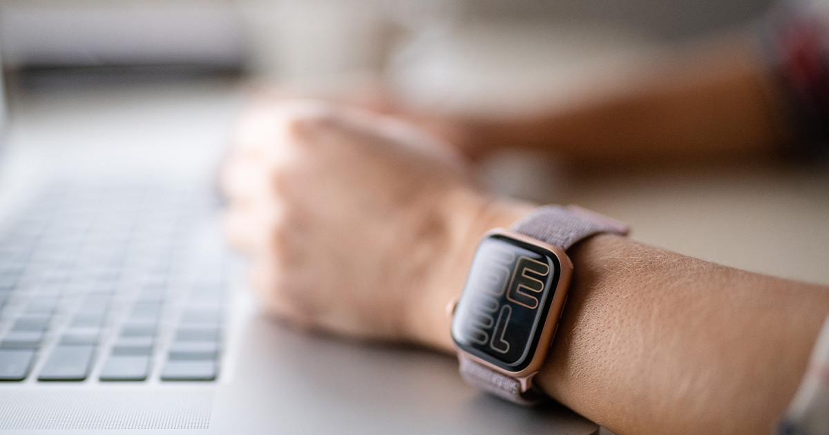 A szemünk után a karunkat is elfoglalná a Facebook