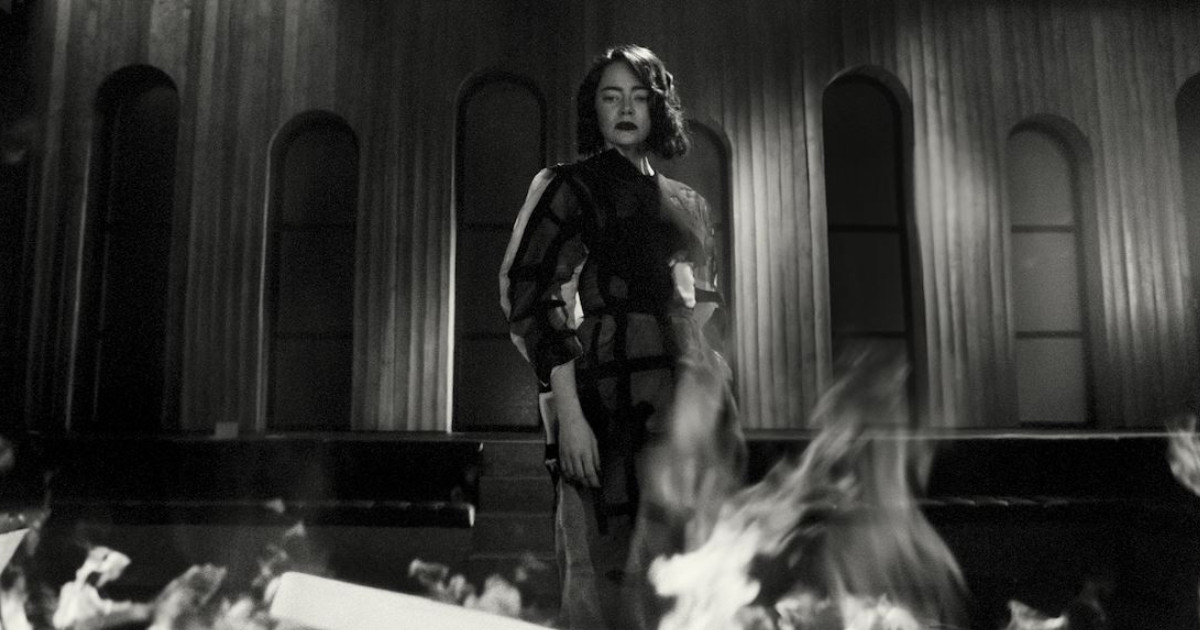 Emma Stone laptopokat zúz szét Jorgosz Lantimosz új reklámjában