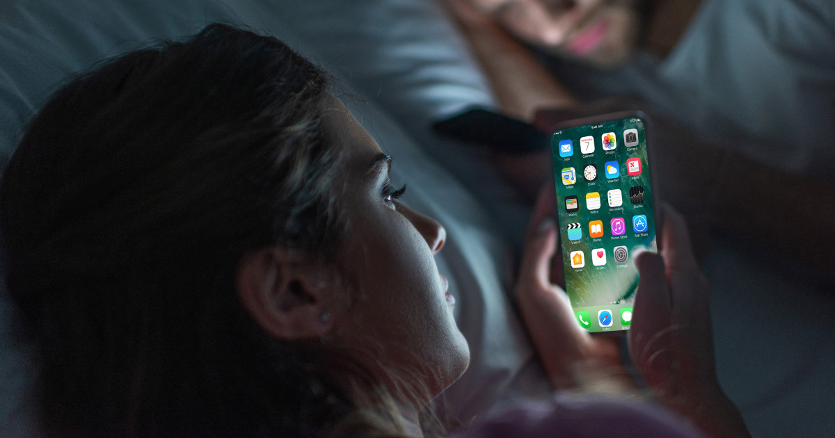 Ideje félretenni, hamarosan jöhet az új, nem csillagászati árú iPhone 