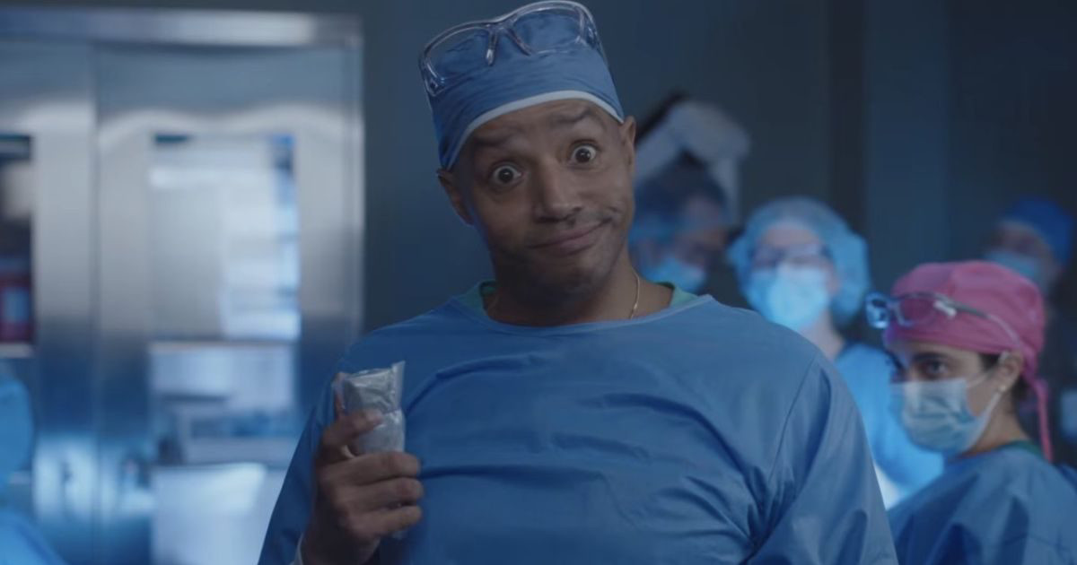 Zöldfülű rezidensek okoznak pánikot a Dokik-reboot új előzetesében  