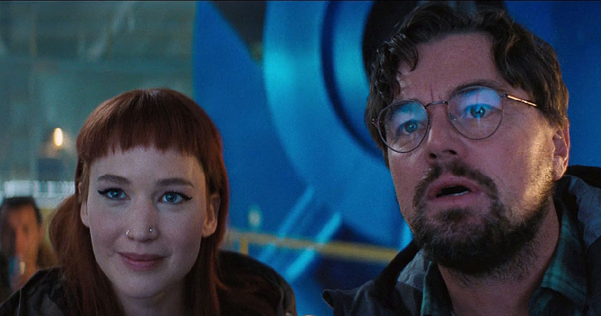 Bajszos, pocakos Leonardo DiCaprióval futott be a Scorsese-horror első fotója 