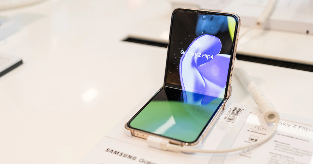Okosóráktól kölcsönzött trükkel válhat olcsóbbá a Samsung Galaxy Z Flip széria?