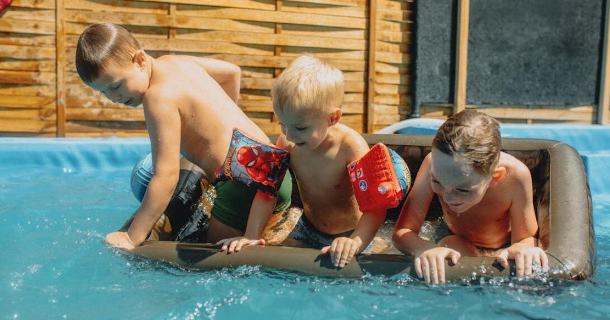 Hogyan tehetjük gondtalanná a gyermekekkel közös strandolást?