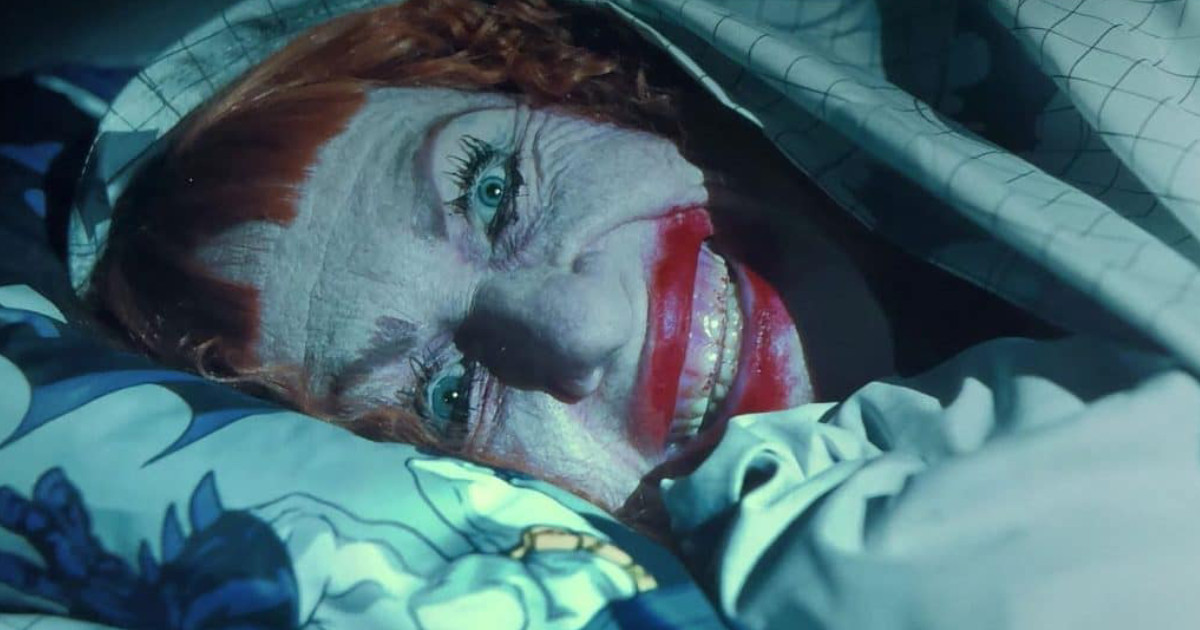 Zach Cregger újra tollat ragad, tényleg összejön a Fegyverek spin-offja 