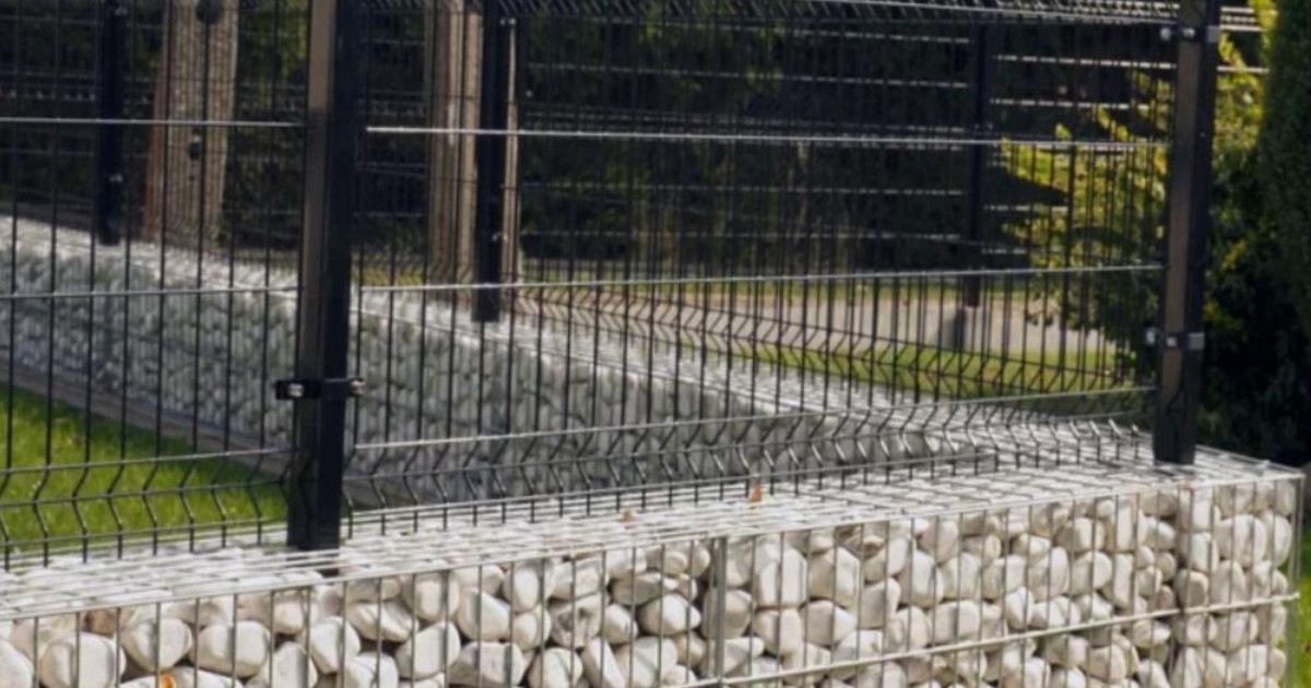 Modern kerítés új köntösben?