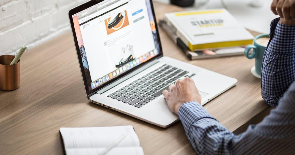 A stabil háttér szerepe egy modern weboldal működésében