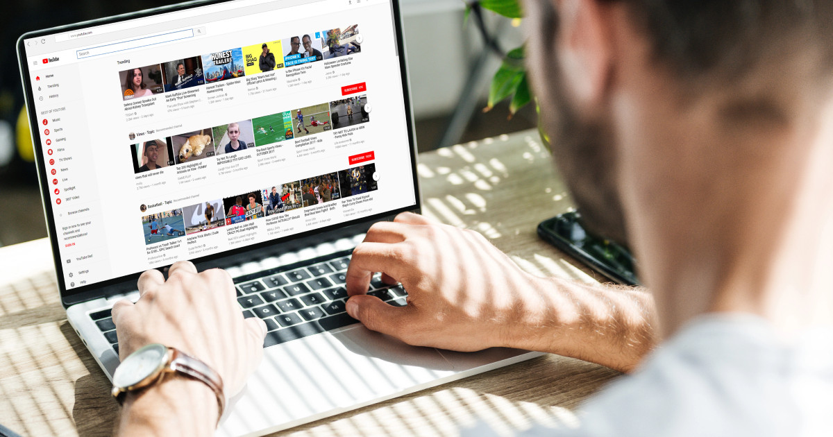 Ha neked is látszólag a semmitől haldoklik a géped, akkor bizony a YouTube lehet a hibás