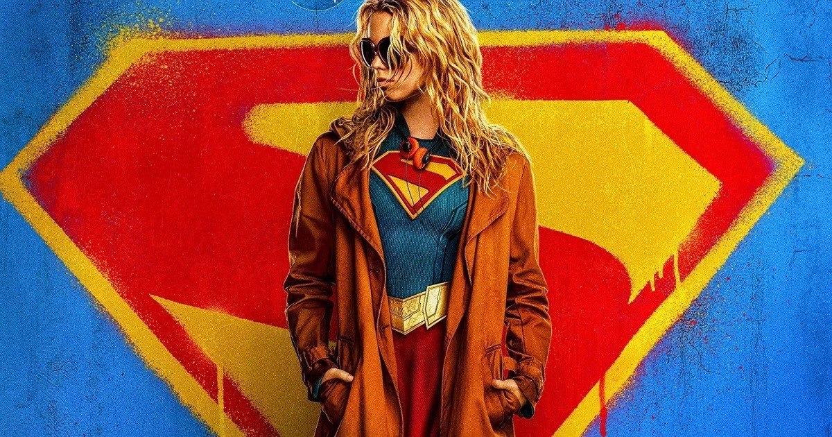 Végülis csak popcorn nem fér a Supergirl popcorntartójába 