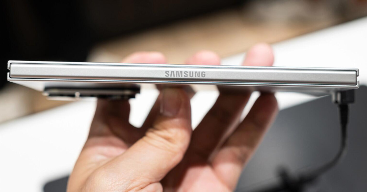 Egy új forma ígéretével invitál a Samsung a következő Galaxy Unpackedre