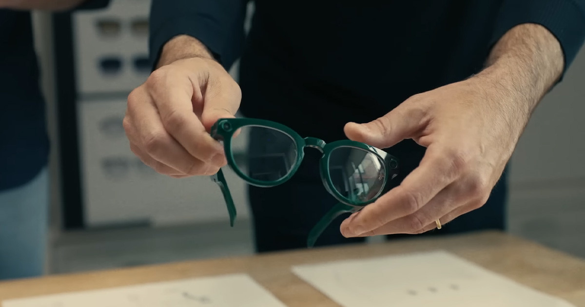 Lesz mit tapogatni a Samsung első okosszemüvegén