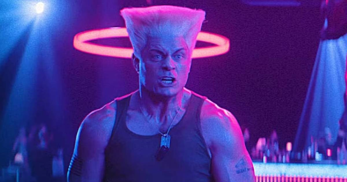 Igen, a Street Fighter popcornos vödrét a fejedre kell tenni