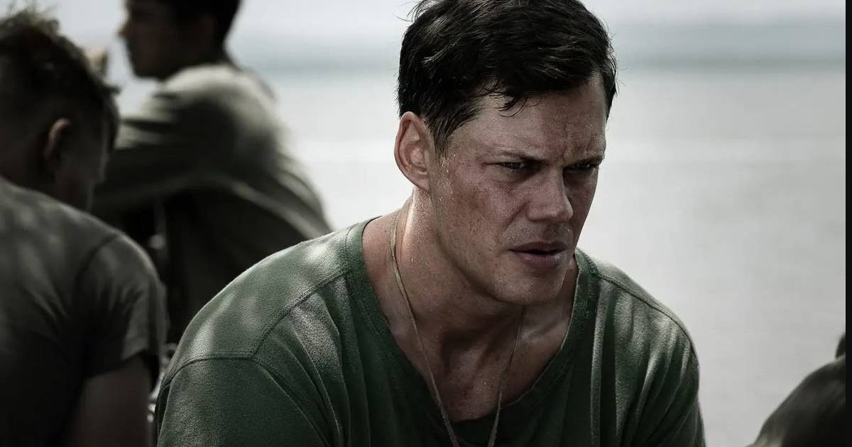 Bill Skarsgård és Nicholas Galitzine sztárfocisták, de most háborúba mennek 