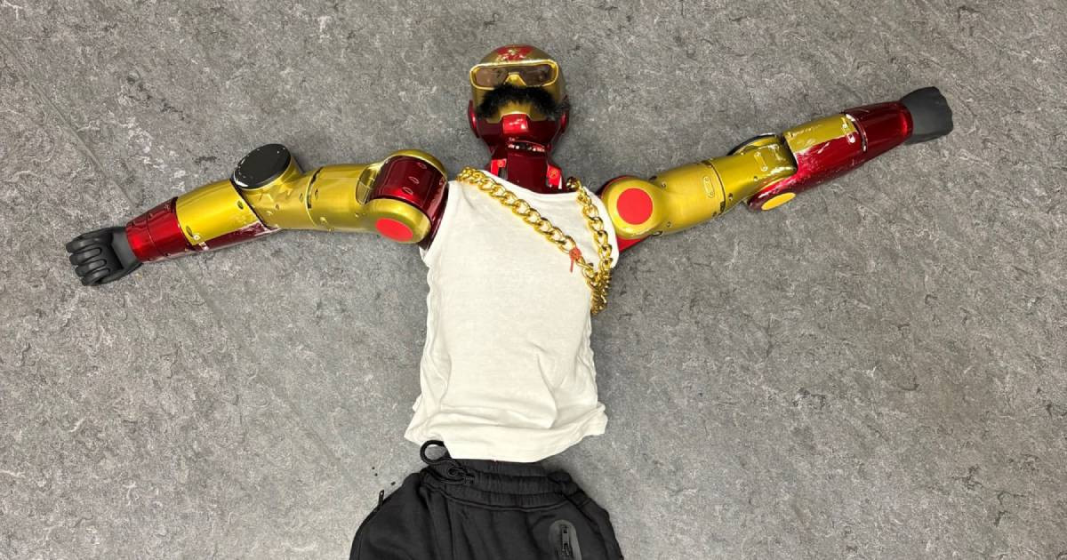 Lefoglaltak egy bajszos robotot Kölnben, mert egy 16 éves lányt fogdosott