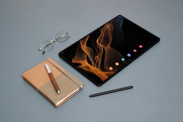 1-009designtab-s8-ultra-with-book-covergraphiteli.jpg