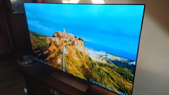 pc-guru-lg-oled55b1-02.jpg