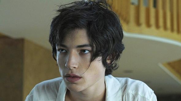 ezra-miller-kevin-900x506.jpg