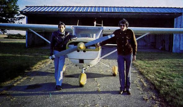 8-bruce-es-stu-1983-januarjaban-a-cessna-elott.jpg