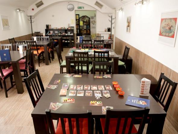 board-game-cafe-ferenc-korut-2018-szeptember-28-aninbox780x585.jpg