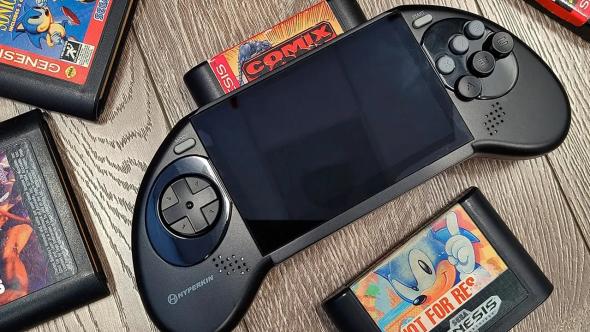 pcguru-ces24-hyperkin-retro-konzol-handheld-genesis-segagenesis-oldschool-goldenaxe-splatterhouse-chakan-gaming-videogame-videojatekok-1.jpg