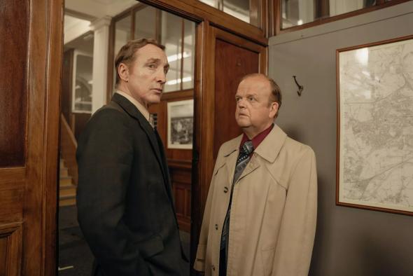 pcguru-sorozatajanlo-sorozatkritika-skyshowtime-ahosszuarnyek-thelongshadow-lewisarnold-michaelmcelhatton-tobyjones-davidmorrissey-1975-sorozatgyilkos-yorkshireihasfelmetszo-anglia-yorkshire-5.jpg