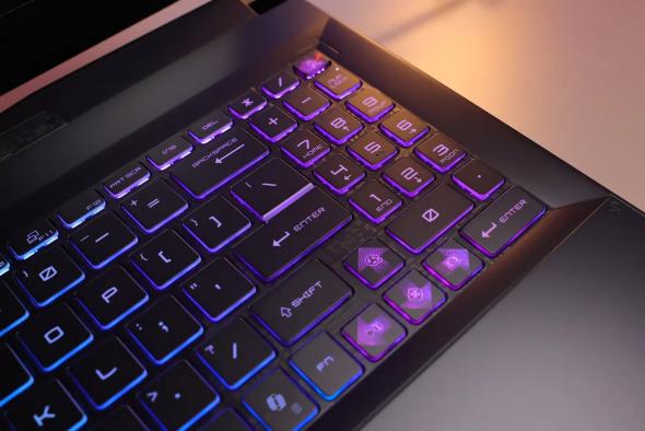 msi-katana-15-hx-b14w-gamer-laptop-teszt-03-pc-guru.jpg