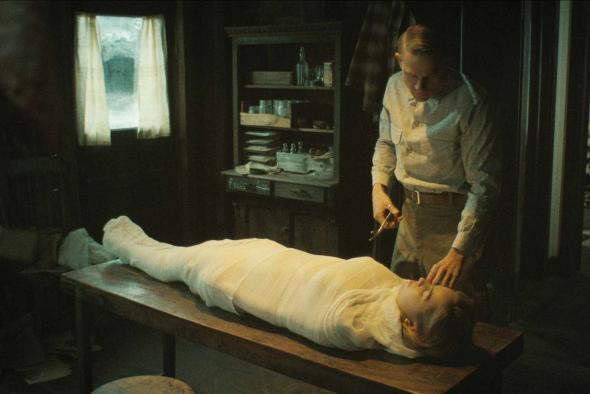 monster-ed-gein-netflix-charlie-hunnam-2091925-f0a3ea68aef94fcf800ec211cf43effb.jpg
