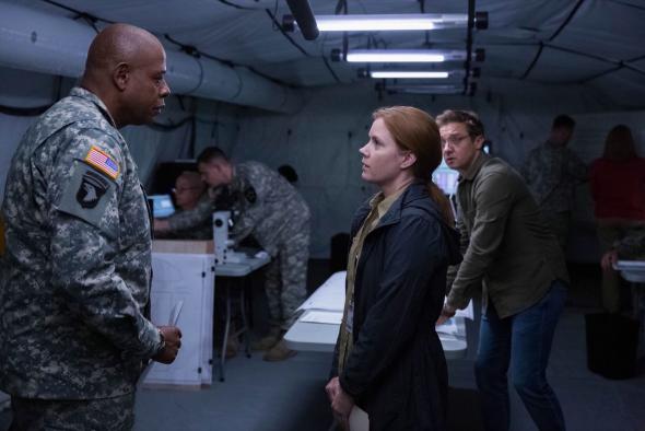 arrival-amy-adams-jeremy-ranner.jpg