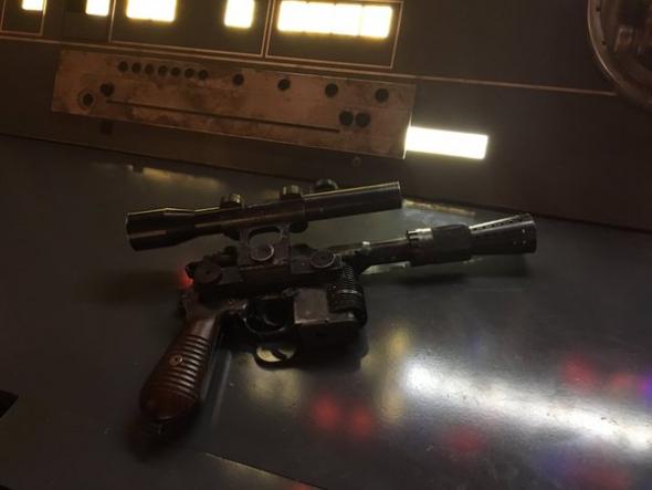 dl-44-laserpistol-han-solo-movie.jpg