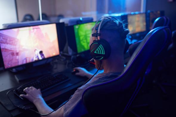 gamer-playing-computer-game-1.jpg