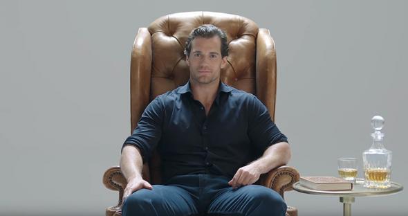 henry-cavill-reads-witcher-01.jpg