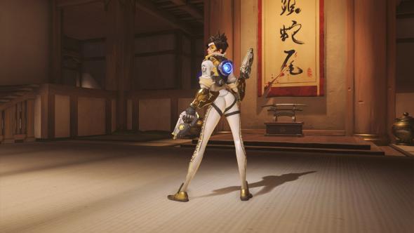 overwatch-tracer-over-the-shoulder-pose.jpg