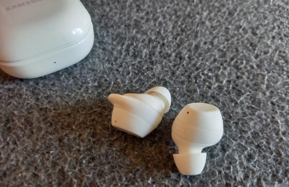 Samsung Galaxy Buds FE 40a5db70e43523aa2949 