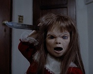 Böjti horrorkamrája: Dolly Dearest – Szia! Dolly vagyok, akarsz velem játszani? home